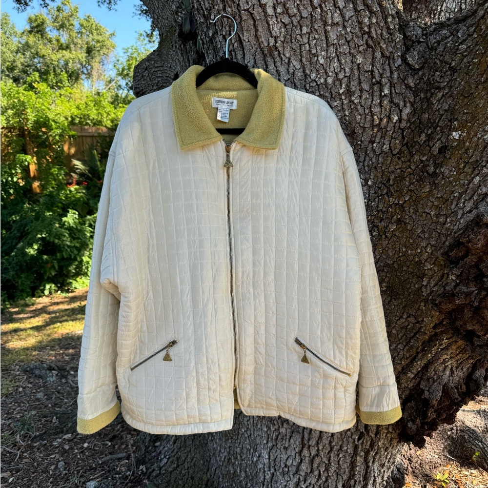 XL Vtg Chore Coat Euro Joy quilted 100% silk  in cream and green.Full zip.